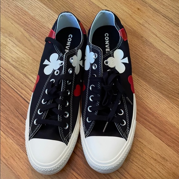 Low Top Chuck Taylor Converse - Picture 2 of 6